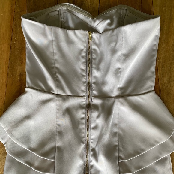 Strapless light grey peplum H&M dress, size 6 - Picture 2 of 7